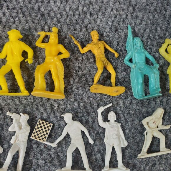 Vtg Toy Figure Lot Marx MPC PP 1960s 1970s Rubber Plastic Yellow White Brown Blu - Picture 8 of 10